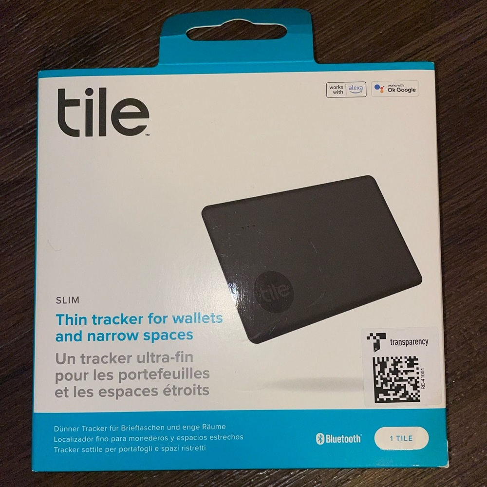 NWT Tile slim in black color. 1 slim Tile tracker. Tile tracker for wallet